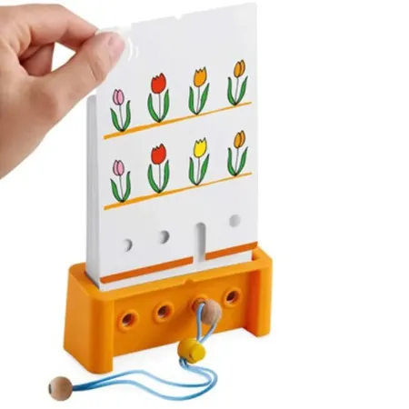 Niño jugando Logic! CASE Set de Iniciación 4+ de la marca Haba