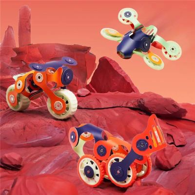 3 construcciones en un escenario del set Mars Rovers Pack de la marca Clixo
