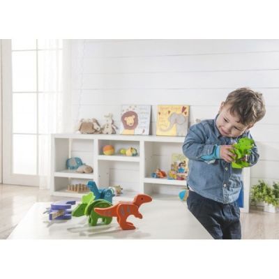 niño jugando con Stegosaurus de Bambú - EverEarth